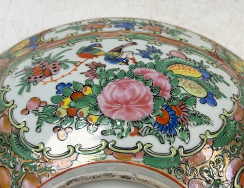 Lot 13 - A Cantonese famille rose bowl, Qing Dynasty, 19th century