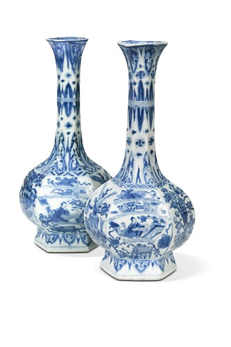 Lot 4 - A pair of Chinese blue and white porcelain vases, Qing Dynasty, Kangxi Emperor (1662-1722)