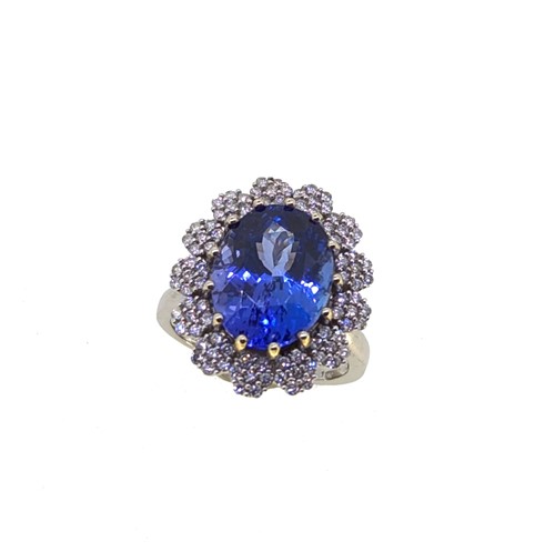 Lot 100 - An 18ct gold tanzanite and diamond cluster ring