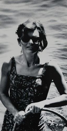 Lot 141 - Three silver gelatin photographs of Jacqueline Lee Kennedy Onassis, 1964