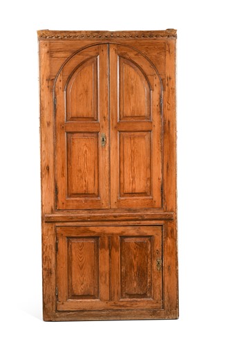 Lot 292 - A George III barrel back pine corner cupboard