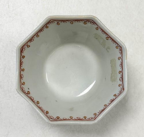 Lot 34 - A pair of Chinese porcelain saucer dishes, late Qing Dynasty, probably Guangxu