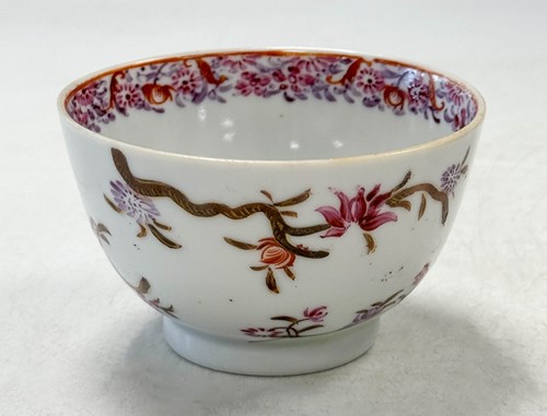 Lot 34 - A pair of Chinese porcelain saucer dishes, late Qing Dynasty, probably Guangxu