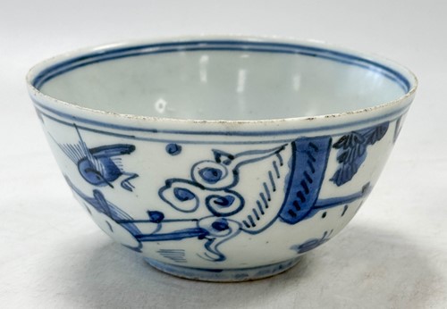 Lot 34 - A pair of Chinese porcelain saucer dishes, late Qing Dynasty, probably Guangxu