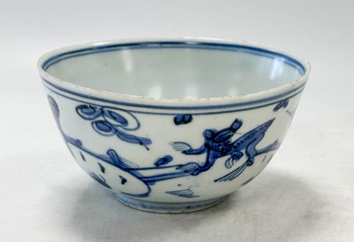 Lot 34 - A pair of Chinese porcelain saucer dishes, late Qing Dynasty, probably Guangxu