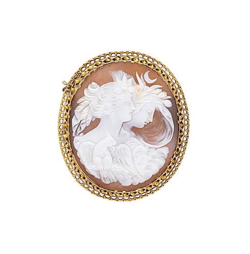 Lot 20 - A Victorian shell cameo brooch