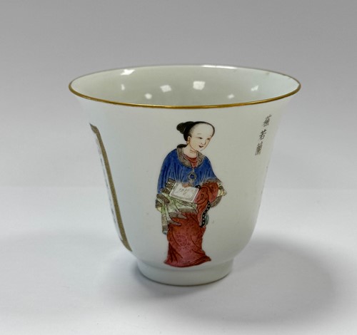Lot 31 - A pair of Chinese Wu Shuang Pu porcelain beakers, late Qing Dynasty