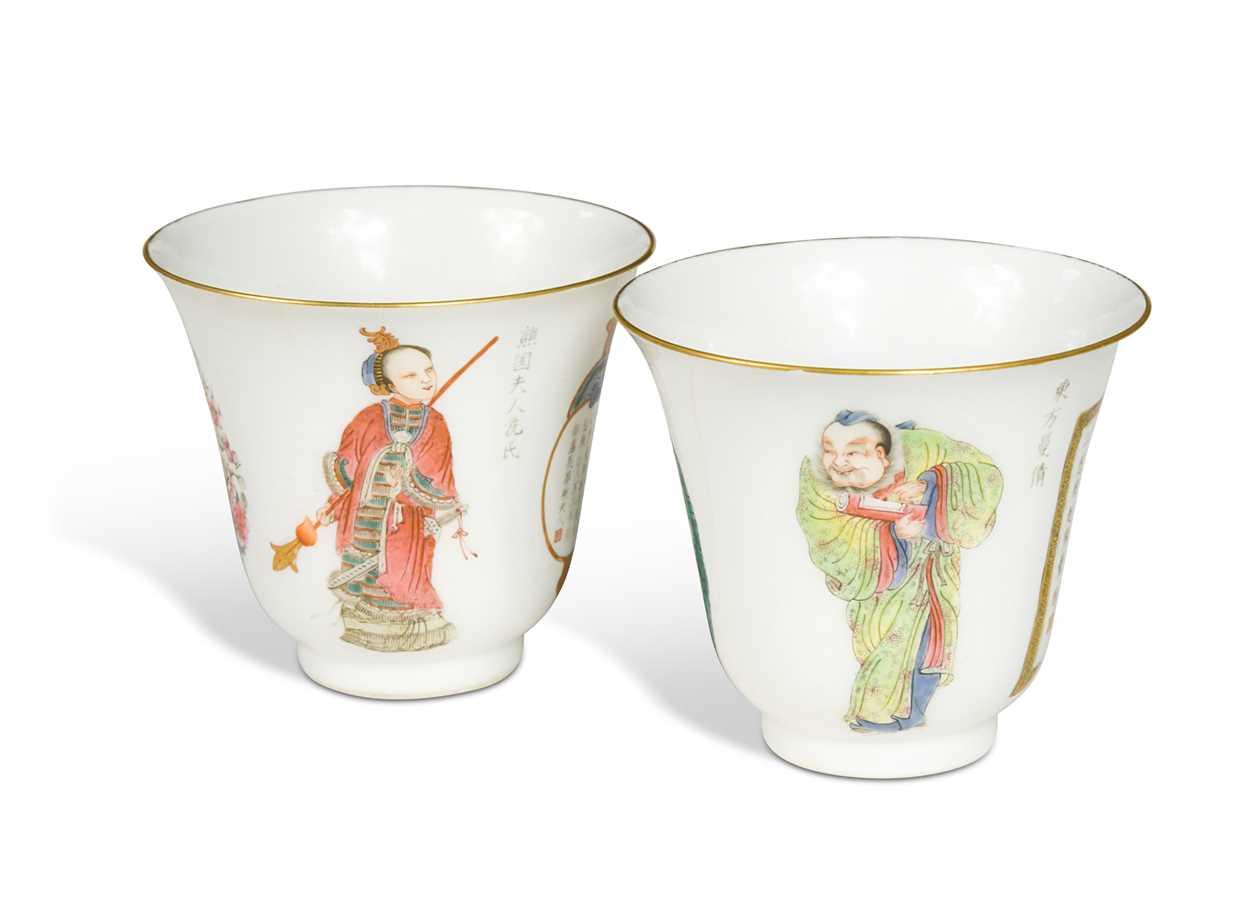 Lot 31 - A pair of Chinese Wu Shuang Pu porcelain beakers, late Qing Dynasty