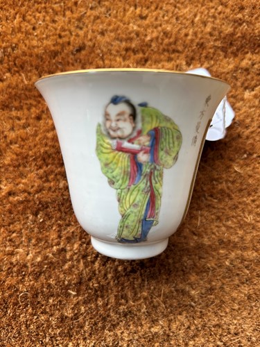 Lot 31 - A pair of Chinese Wu Shuang Pu porcelain beakers, late Qing Dynasty