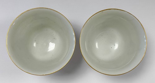 Lot 31 - A pair of Chinese Wu Shuang Pu porcelain beakers, late Qing Dynasty