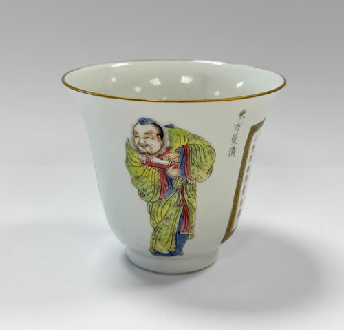 Lot 31 - A pair of Chinese Wu Shuang Pu porcelain beakers, late Qing Dynasty