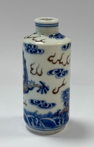 Lot 27 - A Chinese copper-red and underglaze blue snuff bottle, late Qing dynasty