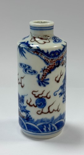 Lot 27 - A Chinese copper-red and underglaze blue snuff bottle, late Qing dynasty