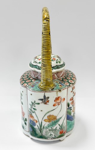 Lot 3 - A Chinese famille verte porcelain wine pot and cover, Kangxi Emperor (1662-1722)