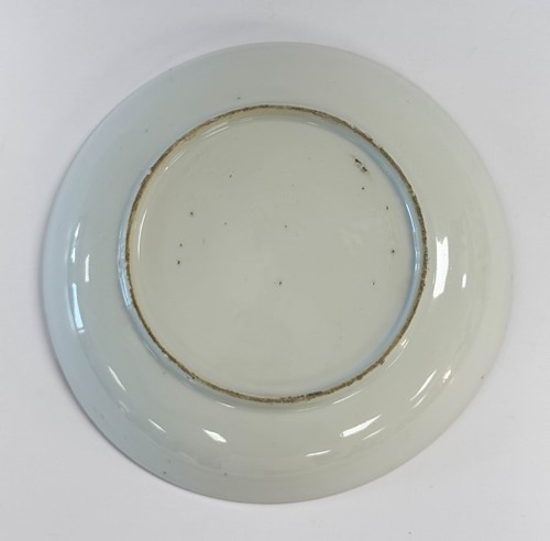 Lot 33 - A Chinese armorial porcelain tea bowl and saucer, Qing Dynasty, circa 1750-60