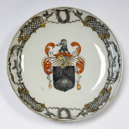 Lot 33 - A Chinese armorial porcelain tea bowl and saucer, Qing Dynasty, circa 1750-60