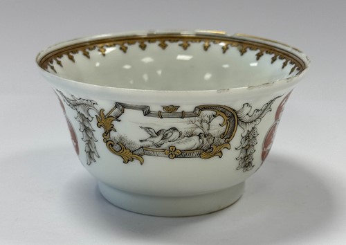 Lot 33 - A Chinese armorial porcelain tea bowl and saucer, Qing Dynasty, circa 1750-60