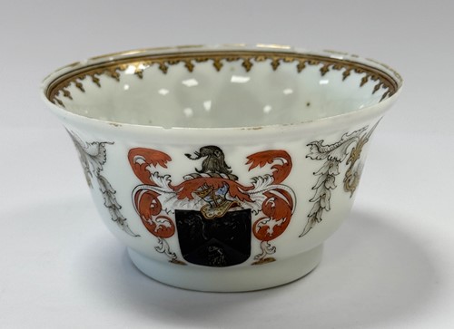 Lot 33 - A Chinese armorial porcelain tea bowl and saucer, Qing Dynasty, circa 1750-60
