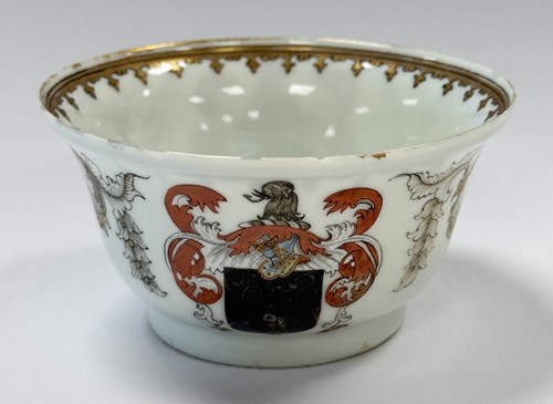Lot 33 - A Chinese armorial porcelain tea bowl and saucer, Qing Dynasty, circa 1750-60