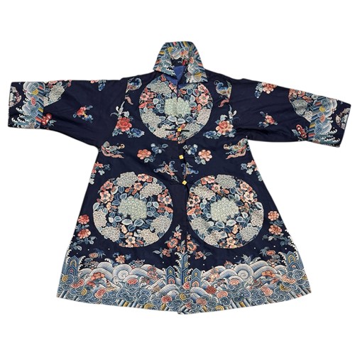 Lot 69 - A Chinese embroidered lady's robe, late Qing Dynasty