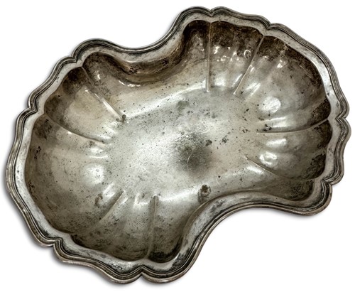 Lot 405 - A Peruvian metalwares fruit bowl