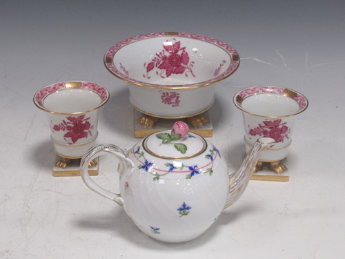Lot 12 - Herend items, a teapot with rose bud knop,...