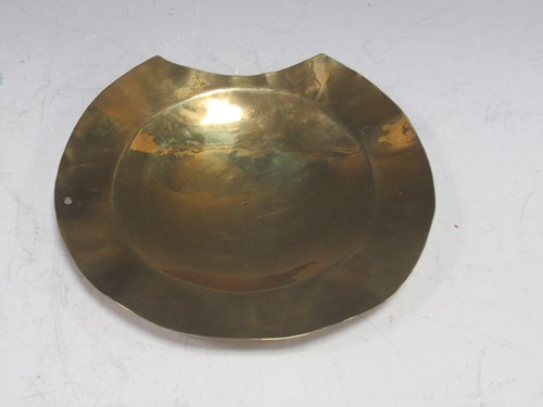Lot 194 - A brass barbers bowl