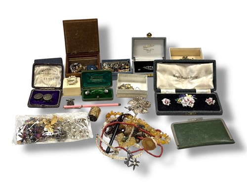 Lot 328 - A Georgian diamond set brooch along with a...