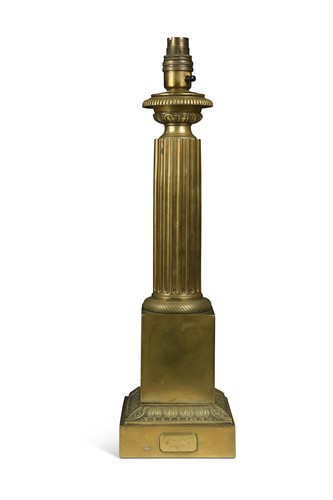 Lot 556 - A Regency-style short brass column lamp