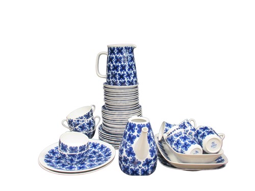 Lot 79 - A Rostrand Mon Amie pattern blue and white...