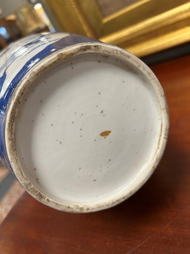 Lot 28 - A garniture of three Chinese powder blue ground vases, Qing Dynasty, 18th/19th century