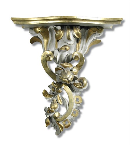 Lot 535 - A pair of parcel gilt carved wood wall brackets, 19th century