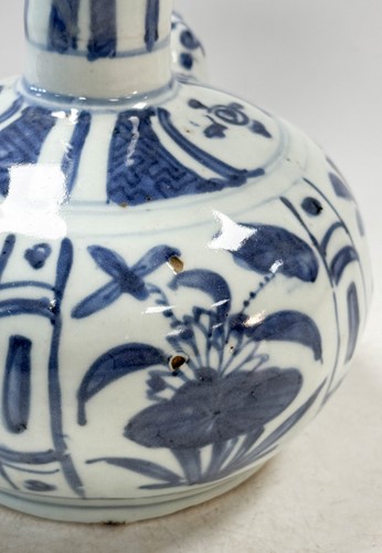 Lot 4 - A Chinese blue and white porcelain kendi, Ming Dynasty, Wanli Emperor (1572-1620)