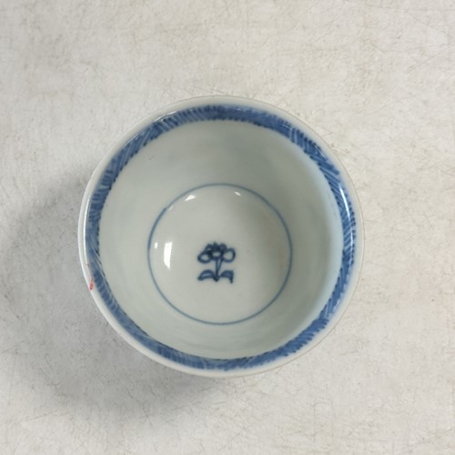 Lot 25 - Four Chinese export blue and white tea bowls and saucers from the Ca Mau cargo, 18th century