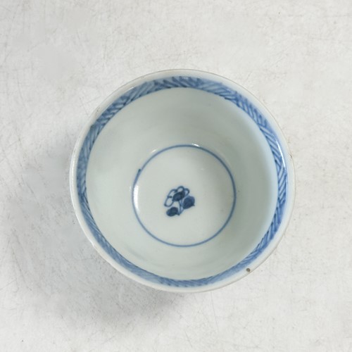 Lot 25 - Four Chinese export blue and white tea bowls and saucers from the Ca Mau cargo, 18th century