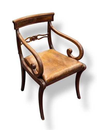 Lot 639 - A Regency mahogany sabre leg carver...
