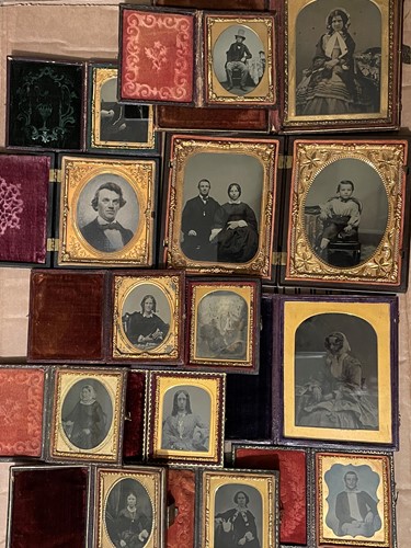 Lot 331 - A collection of Victorian cased Daguerreotypes