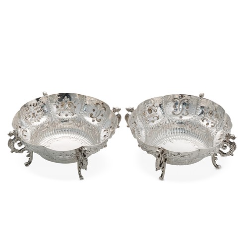 Lot 374 - A pair of Victorian silver bon bon dishes