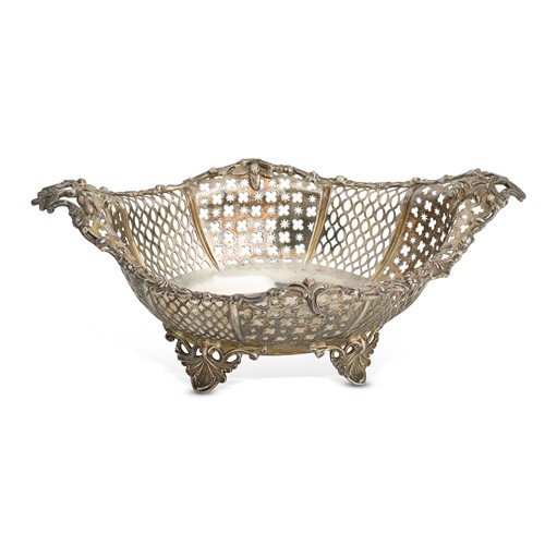 Lot 418 - A Victorian silver pierced bread basket