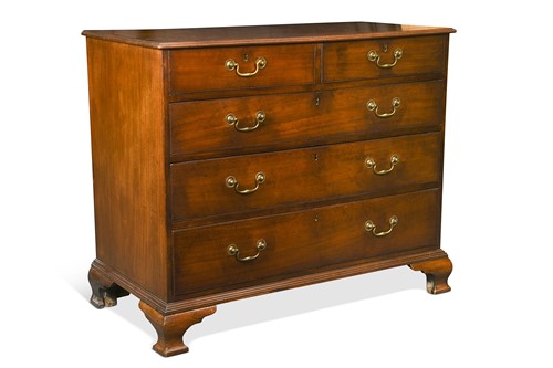 Lot 614 - A George III mahogany chest of drawers