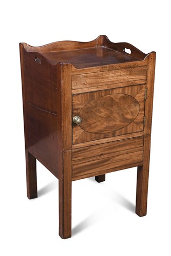 Lot 429 - A George III bedside night cupboard