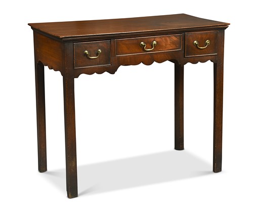 Lot 415 - A George III mahogany lowboy