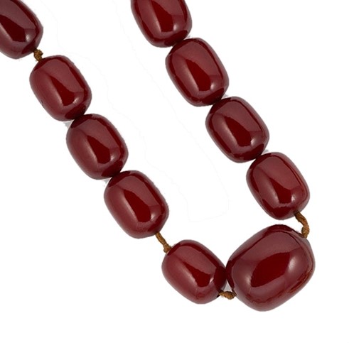 Lot 38 - A bakelite bead necklace