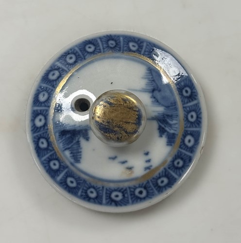 Lot 5 - A Nanking Cargo porcelain bowl, circa 1752