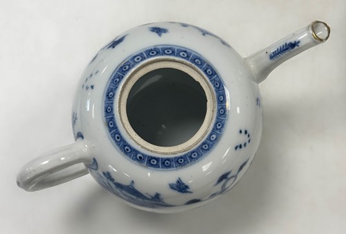 Lot 5 - A Nanking Cargo porcelain bowl, circa 1752