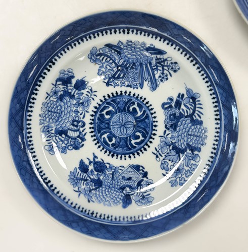 Lot 5 - A Nanking Cargo porcelain bowl, circa 1752