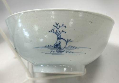 Lot 5 - A Nanking Cargo porcelain bowl, circa 1752
