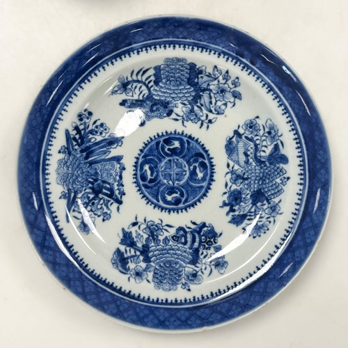 Lot 5 - A Nanking Cargo porcelain bowl, circa 1752
