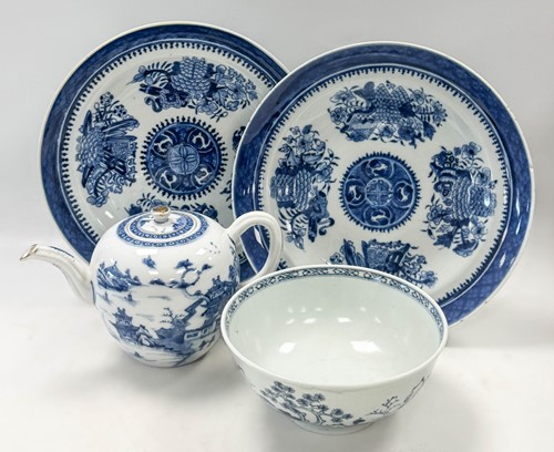 Lot 5 - A Nanking Cargo porcelain bowl, circa 1752