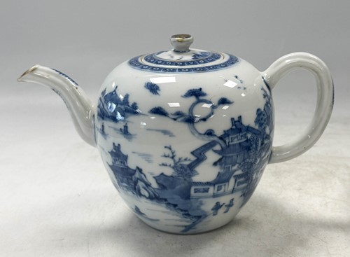 Lot 5 - A Nanking Cargo porcelain bowl, circa 1752